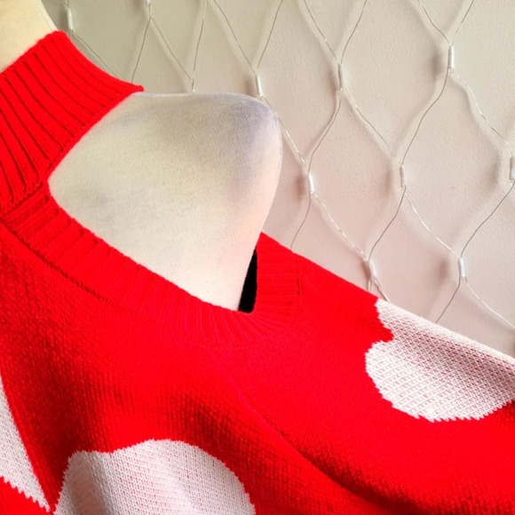 Vine & Love Sweater / Hearts / Cold Shoulder / Size Large / NWT - Picture 3 of 8